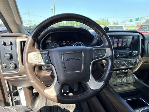 Used 2019 GMC Sierra 2500 Denali w/ Duramax Plus Package AWD/4WD image 14