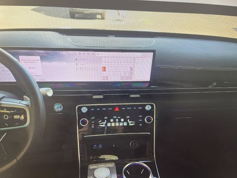 Certified 2025 Genesis GV80 2.5T AWD/4WD image 10