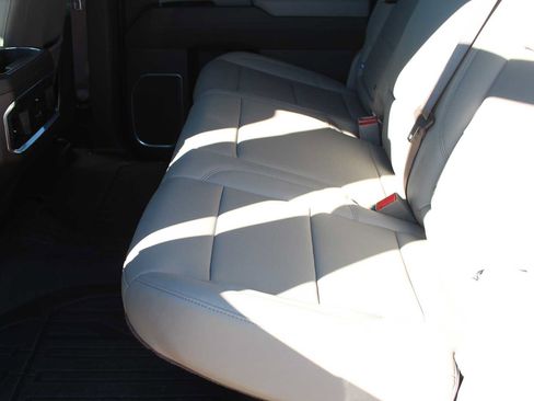 Used 2025 GMC Sierra 1500 SLT w/ SLT Premium Package AWD/4WD image 31
