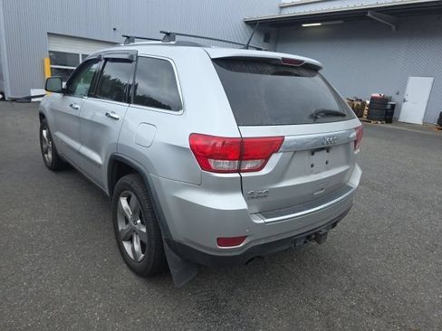 Used 2013 Jeep Grand Cherokee Limited w/ Advance Technology Group AWD/4WD image 2