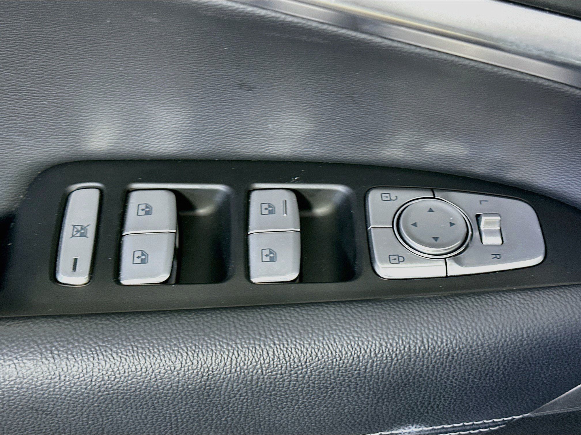 Used 2026 Genesis G70 2.5T RWD image 15