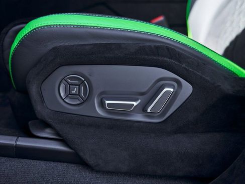 Used 2024 Lamborghini Urus Performante AWD/4WD image 46