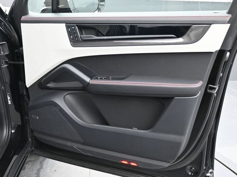 New 2025 Porsche Cayenne GTS image 11