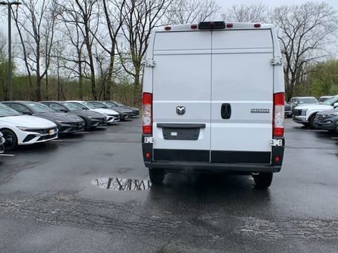 Used 2024 RAM ProMaster 2500 w/ Convenience Group FWD image 4