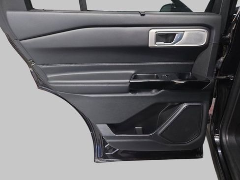 Used 2022 Ford Explorer ST w/ Equipment Group 401A image 18