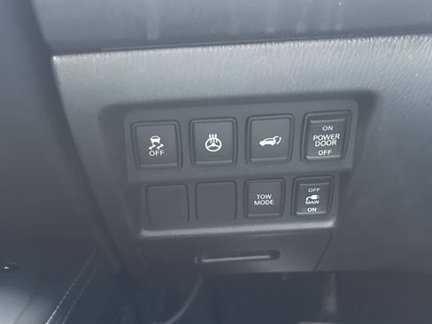 Used 2014 Nissan Pathfinder Platinum FWD image 26