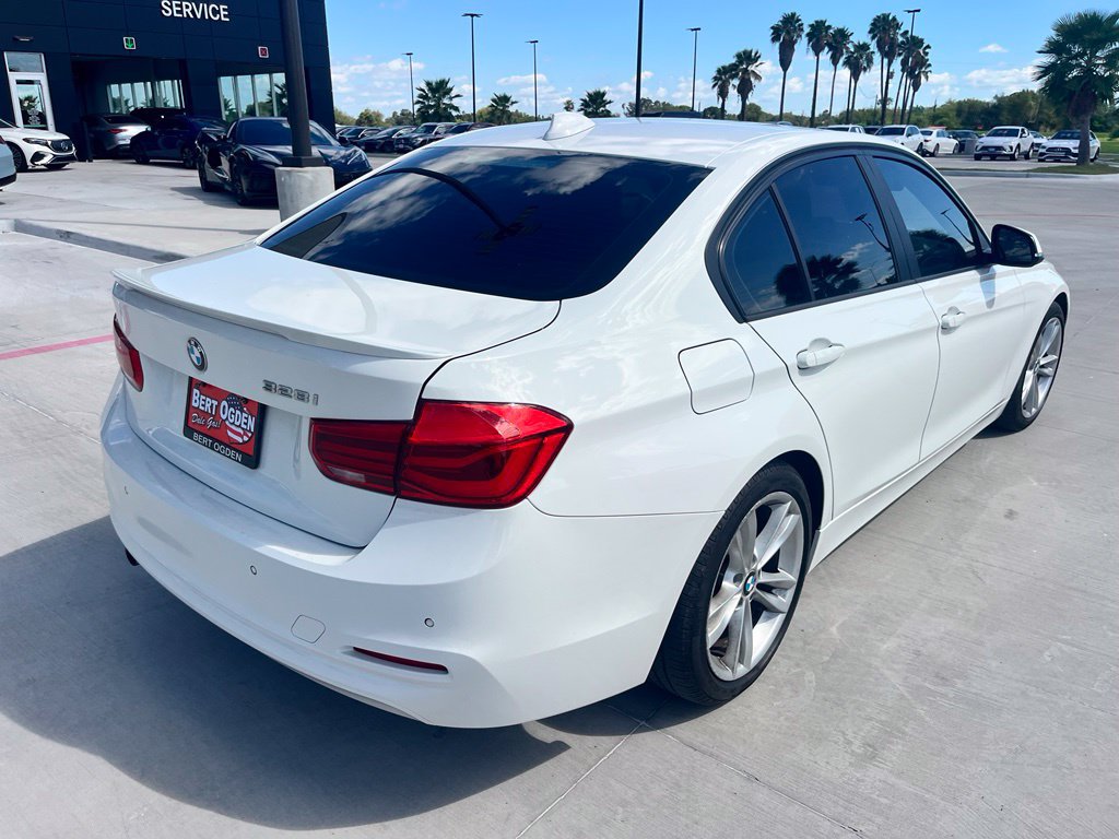 Used 2016 BMW 320i Sedan RWD image 6