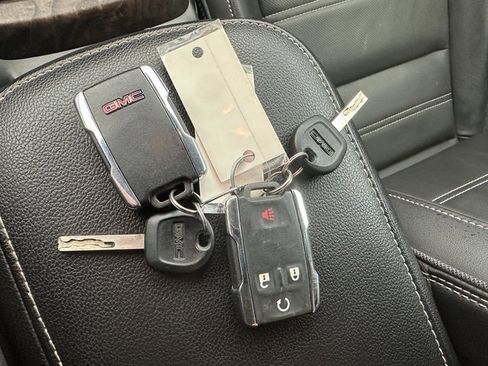 Used 2022 GMC Canyon Denali image 37