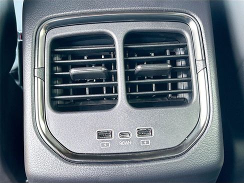 New 2025 VinFast VF 8 Plus AWD/4WD image 25