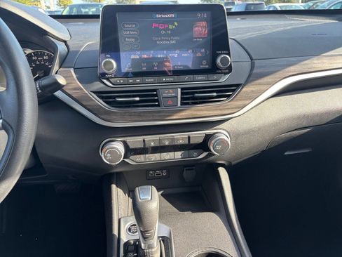 Used 2025 Nissan Altima 2.5 SV FWD image 16