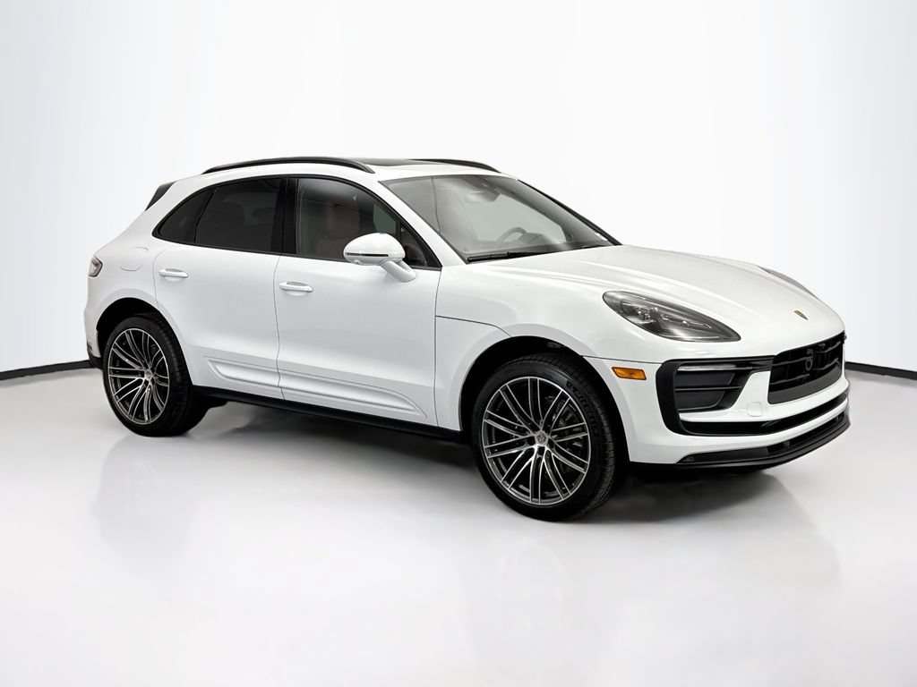 Used 2026 Porsche Macan AWD/4WD image 9