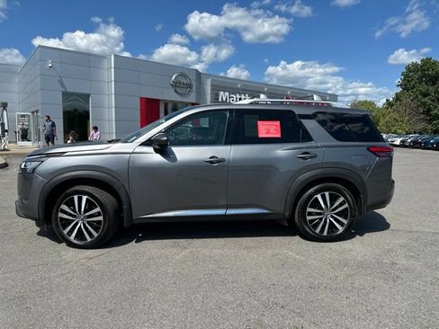 Used 2024 Nissan Pathfinder Platinum w/ Lighting Package (N92) AWD/4WD image 2