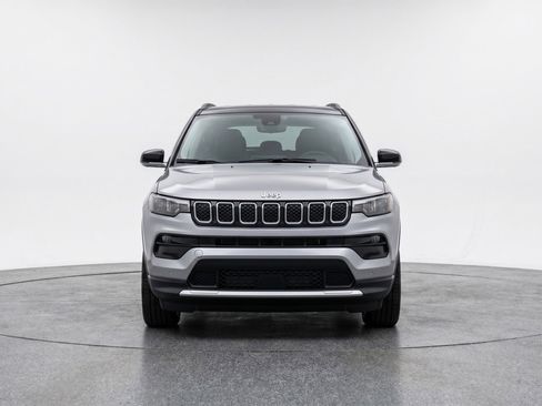 Used 2025 Jeep Compass Limited image 1