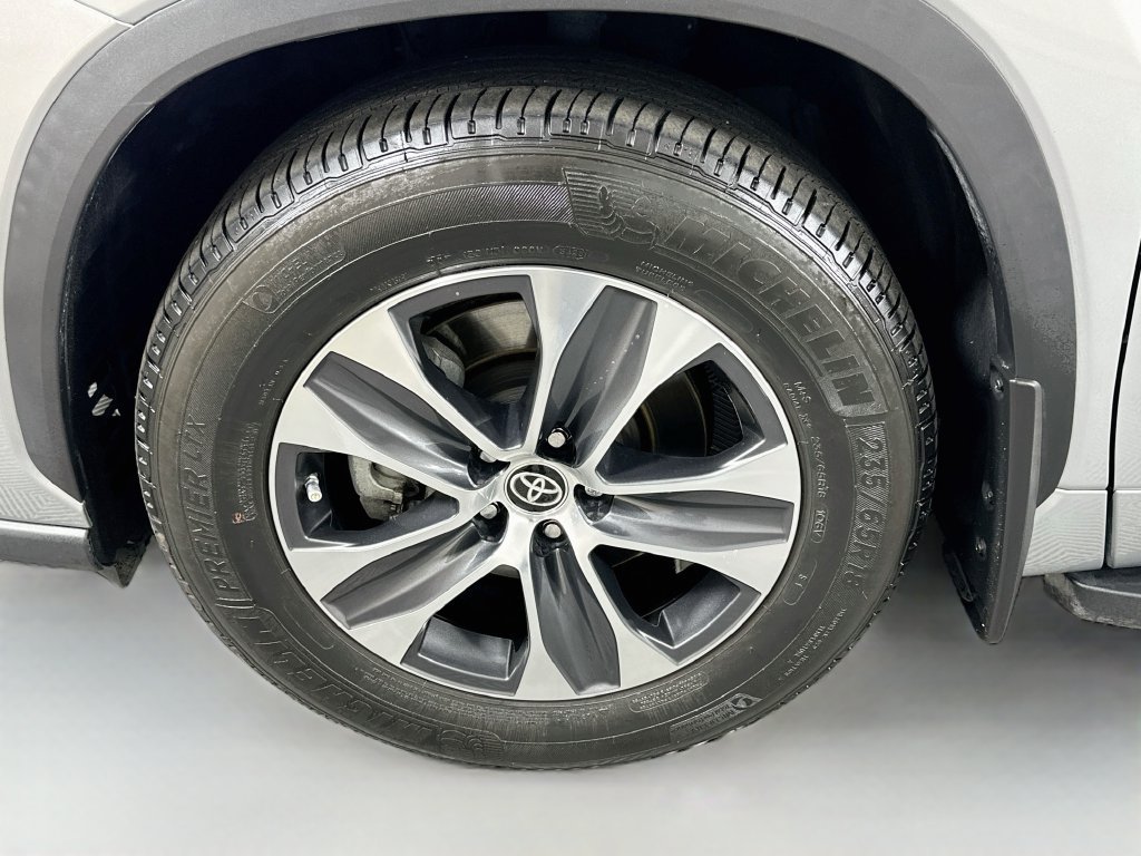 Used 2023 Toyota Highlander XLE FWD image 31