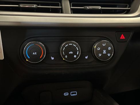 Used 2025 Chevrolet Trax LS w/ LS Convenience Package FWD image 15