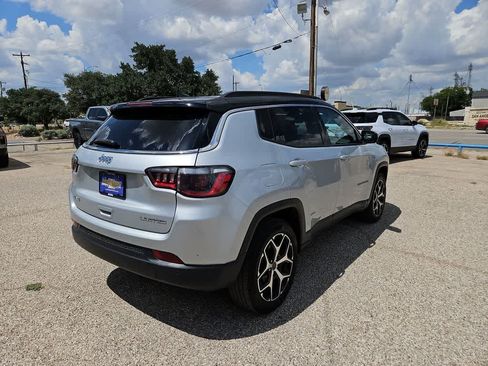 Used 2025 Jeep Compass Limited AWD/4WD image 8