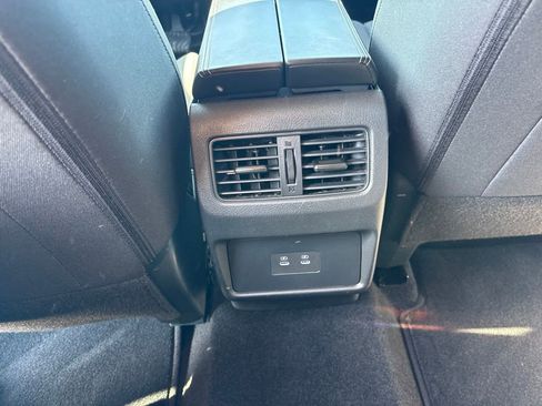 Used 2025 Nissan Rogue SV FWD image 16