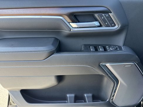 New 2025 GMC Sierra 2500 Denali w/ Denali Reserve Package image 14