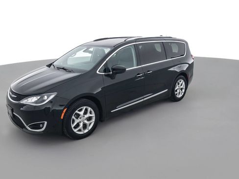 Used 2018 Chrysler Pacifica Touring-L w/ Tire & Wheel Group image 9