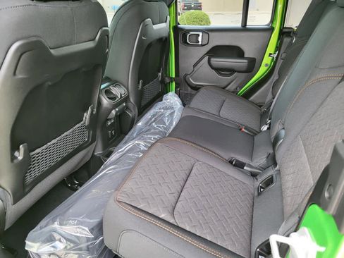 New 2025 Jeep Gladiator Mojave image 13