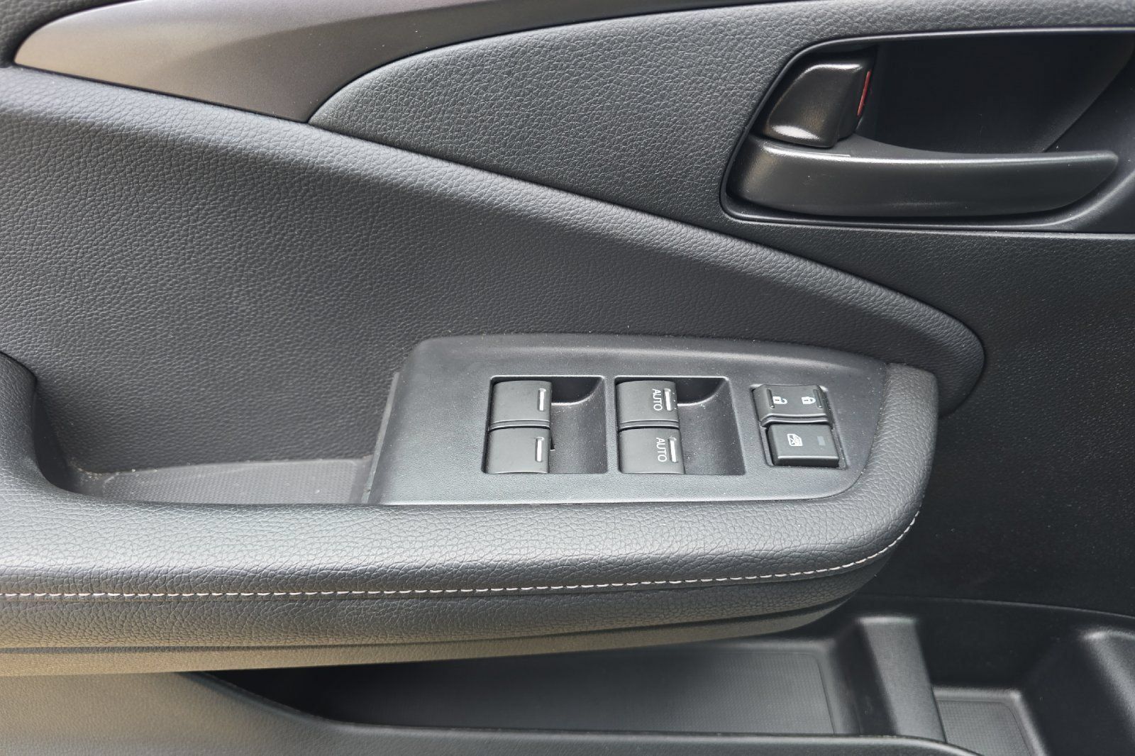 Used 2025 Honda Passport EX-L image 8