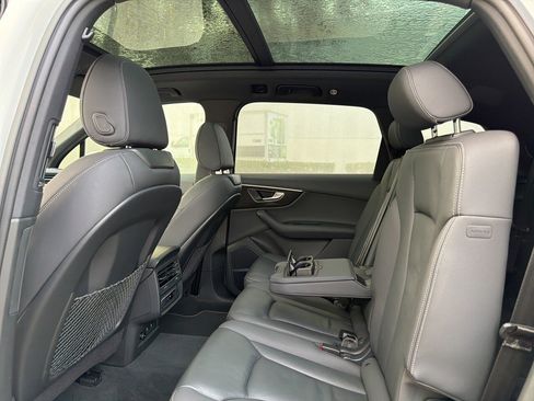 Used 2025 Audi Q7 3.0T Premium Plus image 11
