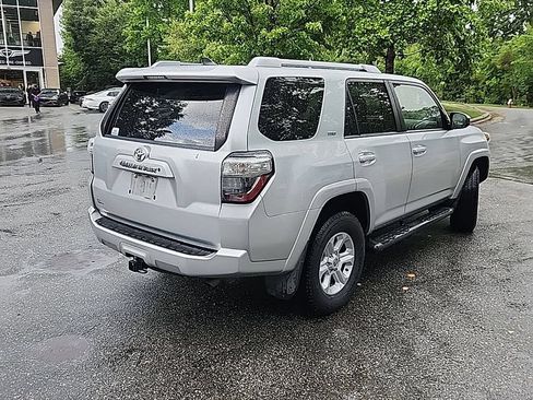 Used 2018 Toyota 4Runner SR5 AWD/4WD image 2