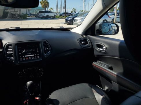 Used 2018 Jeep Compass Trailhawk w/ Leather Interior Group AWD/4WD image 24