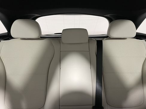 Used 2025 Mercedes-Benz GLC 300 image 14