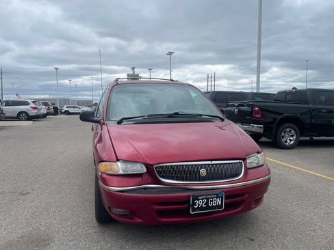 Used 1997 Chrysler Town & Country SX FWD image 2