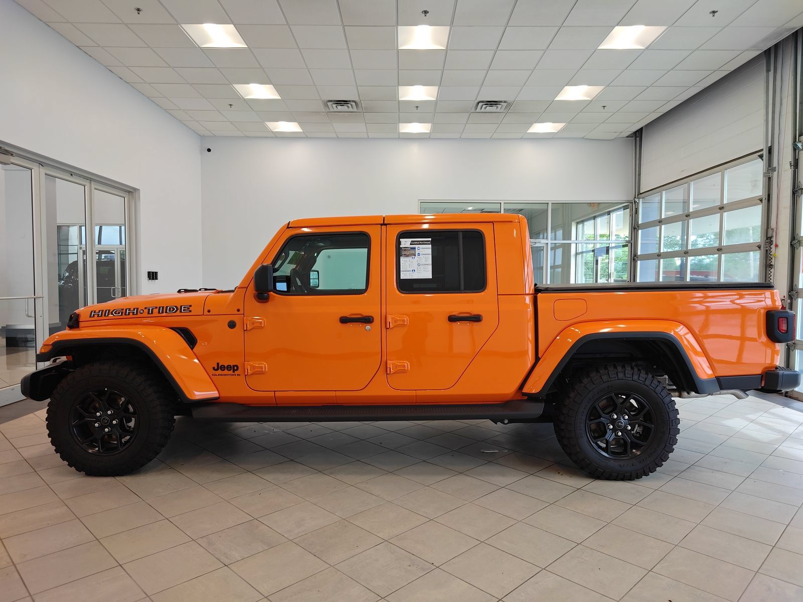 Used 2025 Jeep Gladiator Sport AWD/4WD image 6