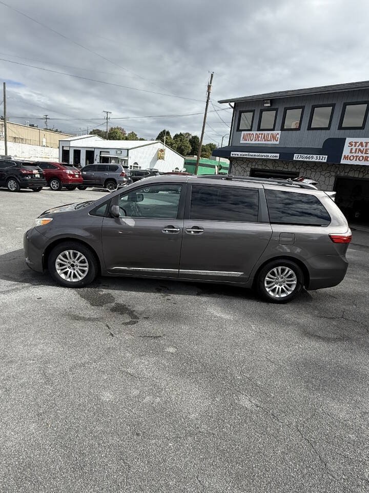 Used 2015 Toyota Sienna XLE w/ XLE Navigation Package FWD image 2