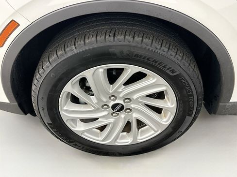 Used 2023 Lincoln Corsair Standard image 11