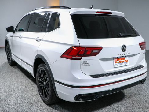 Used 2022 Volkswagen Tiguan SE R-Line AWD/4WD image 9