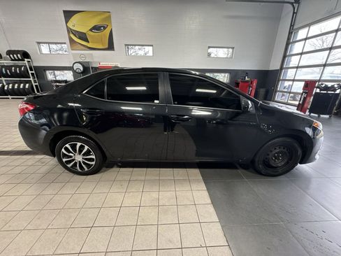 Used 2017 Toyota Corolla LE w/ Carpet Mat Package (TMS) image 39