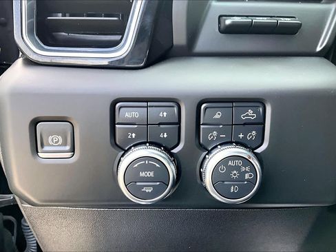 Used 2025 GMC Sierra 2500 Denali w/ Denali Reserve Package AWD/4WD image 36