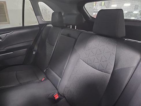 Used 2021 Toyota RAV4 XLE w/ Convenience Package FWD image 14