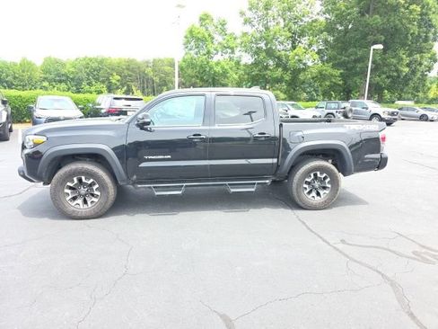 Used 2023 Toyota Tacoma TRD Off-Road w/ TRD Premium Off Road Package AWD/4WD image 2