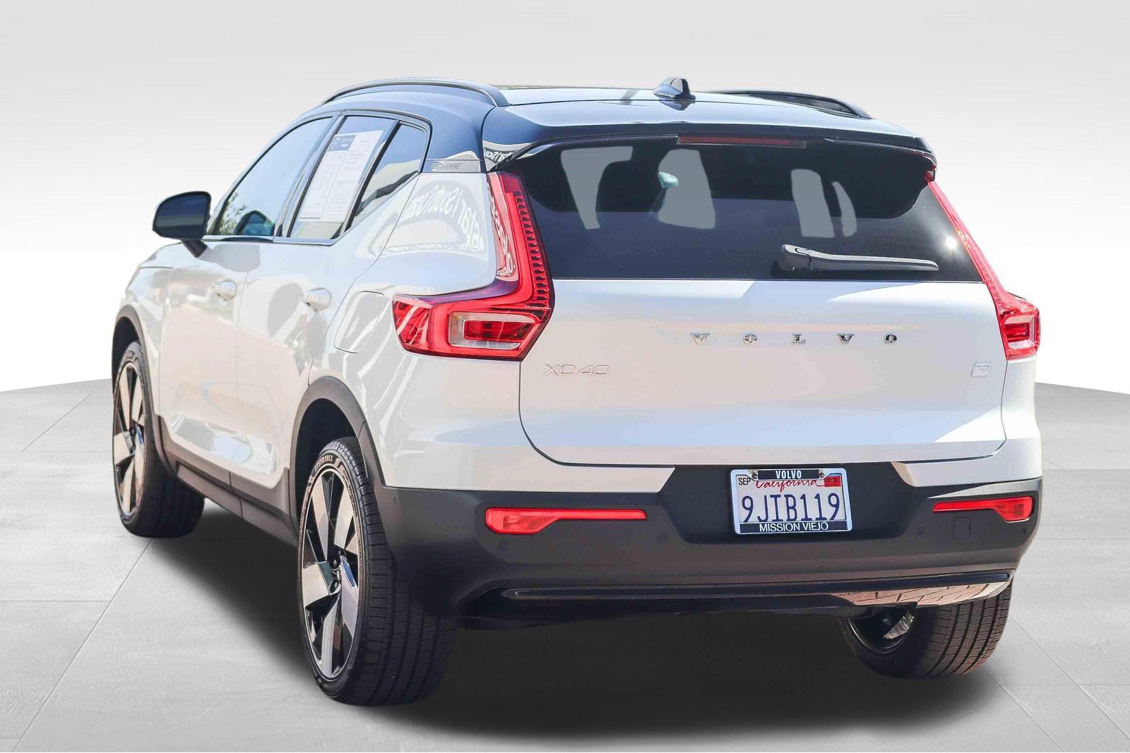 Used 2023 Volvo XC40 Recharge Plus w/ Protection Package Premier AWD/4WD image 5