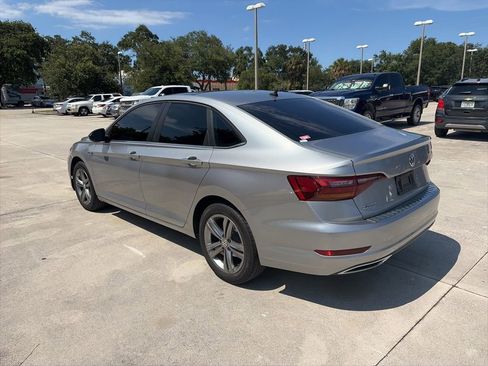 Used 2019 Volkswagen Jetta R-Line w/ R-Line Cold Weather Package FWD image 5