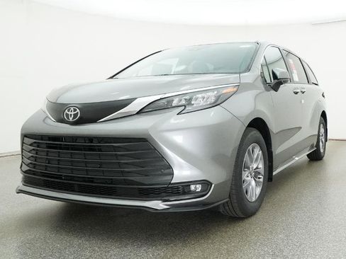 New 2026 Toyota Sienna XLE FWD image 23