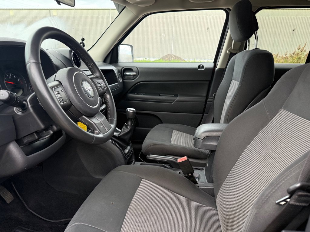 Used 2012 Jeep Patriot Latitude AWD/4WD image 6