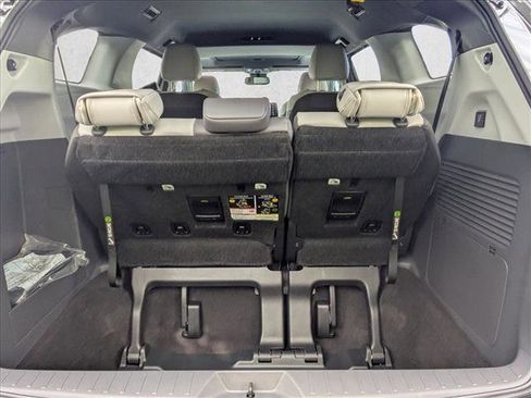Used 2024 Toyota Sienna XSE image 18