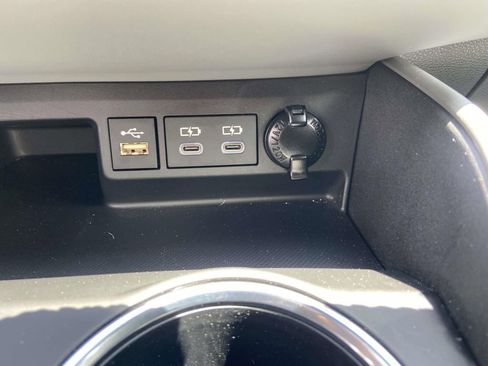 Used 2025 Toyota Highlander XLE AWD/4WD image 27