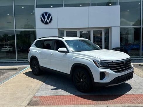 Used 2024 Volkswagen Atlas SE AWD/4WD image 1