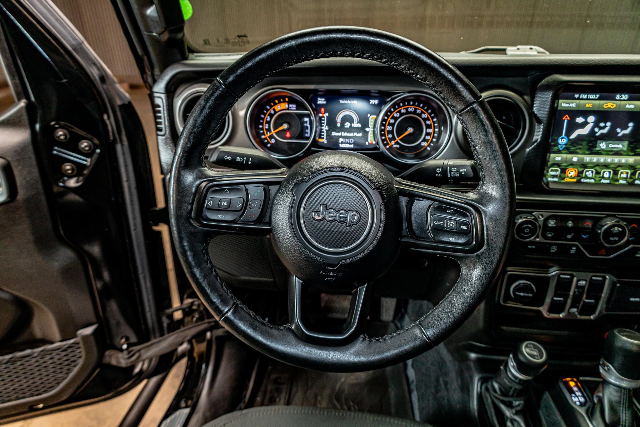 Used 2023 Jeep Gladiator Sport AWD/4WD image 16
