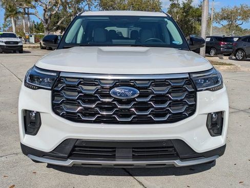 Certified 2025 Ford Explorer Platinum w/ LUX Leather Package image 8