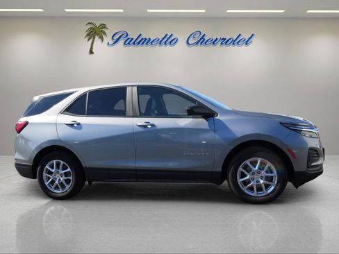 Used 2024 Chevrolet Equinox LS w/ LS Convenience Package FWD image 2