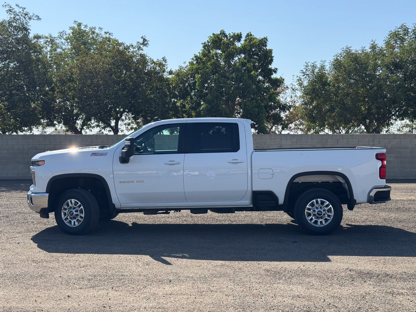 Used 2024 Chevrolet Silverado 2500 LT w/ Convenience Package AWD/4WD image 8
