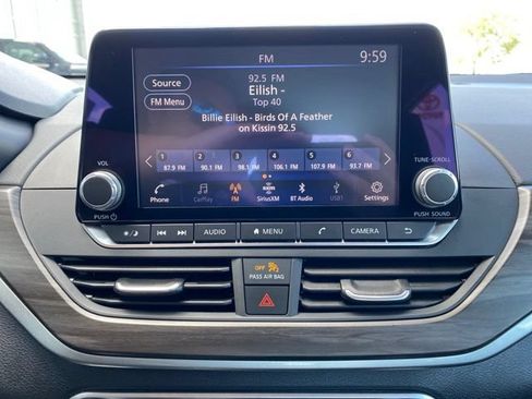 Used 2025 Nissan Altima 2.5 SV FWD image 7